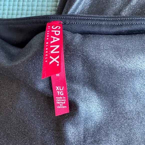 XL SPANX Metallic Gray Leggings - Picture 2 of 2